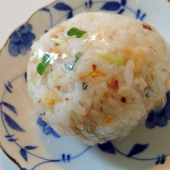 小魚ふりかけで かいわれ大根と天かすのおにぎり レシピ 作り方 By ぷ みぃまま 楽天レシピ 小魚ふりかけで かいわれ大根と天かすのおにぎり レシピ 作り方 By ぷ みぃまま 楽天レシピ